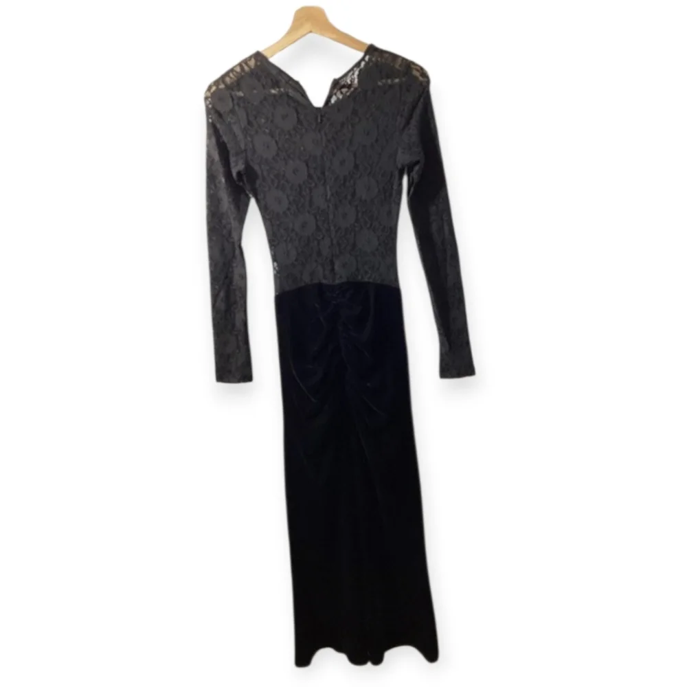 Bardot helenie velour lace maxi dress‎ in black - Picture 4 of 15